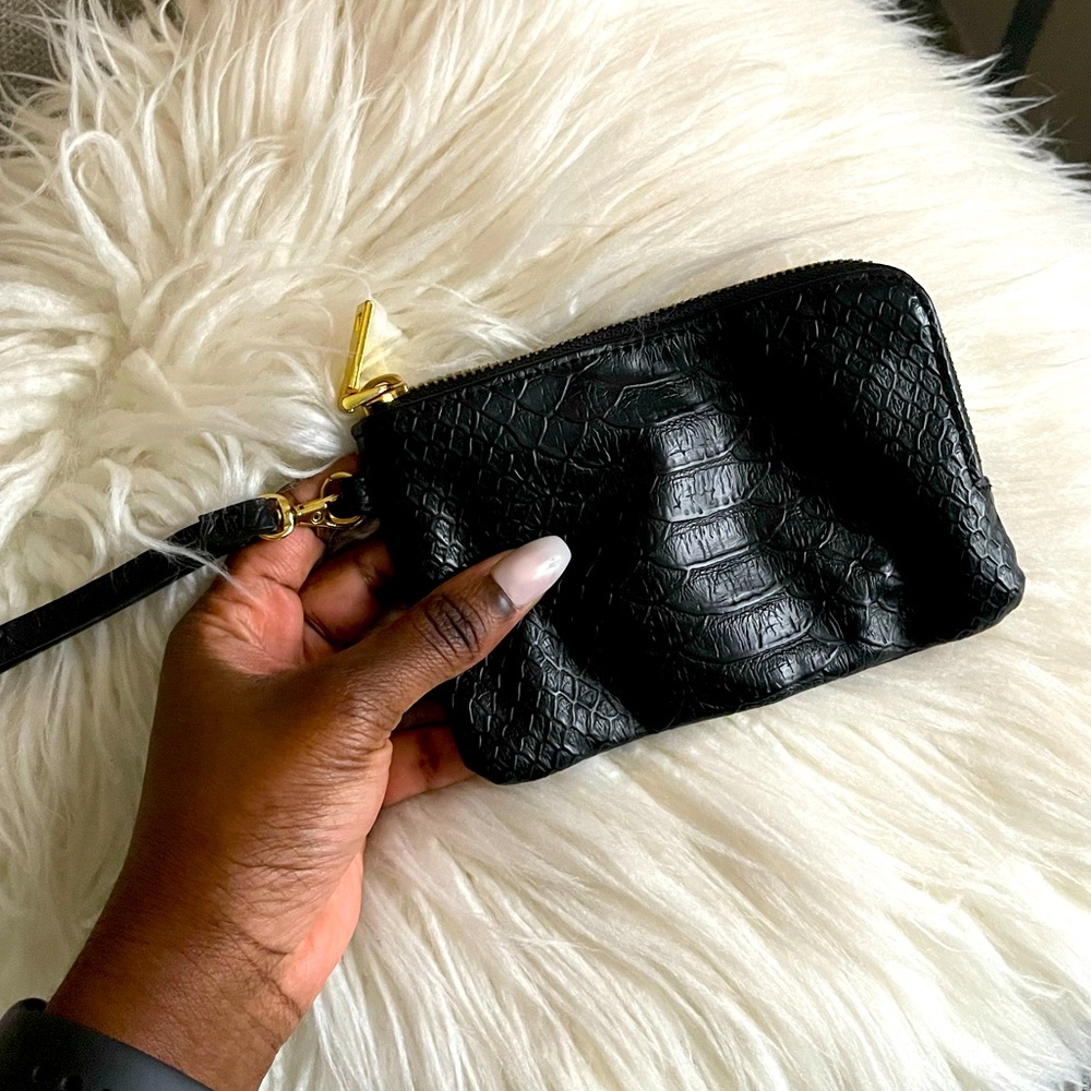 Black wristlet